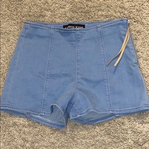 Fitted high waist denim short